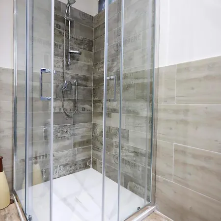 Zazzamitahouse 度假居 *