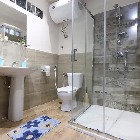 Zazzamitahouse * 卡塔尼亚